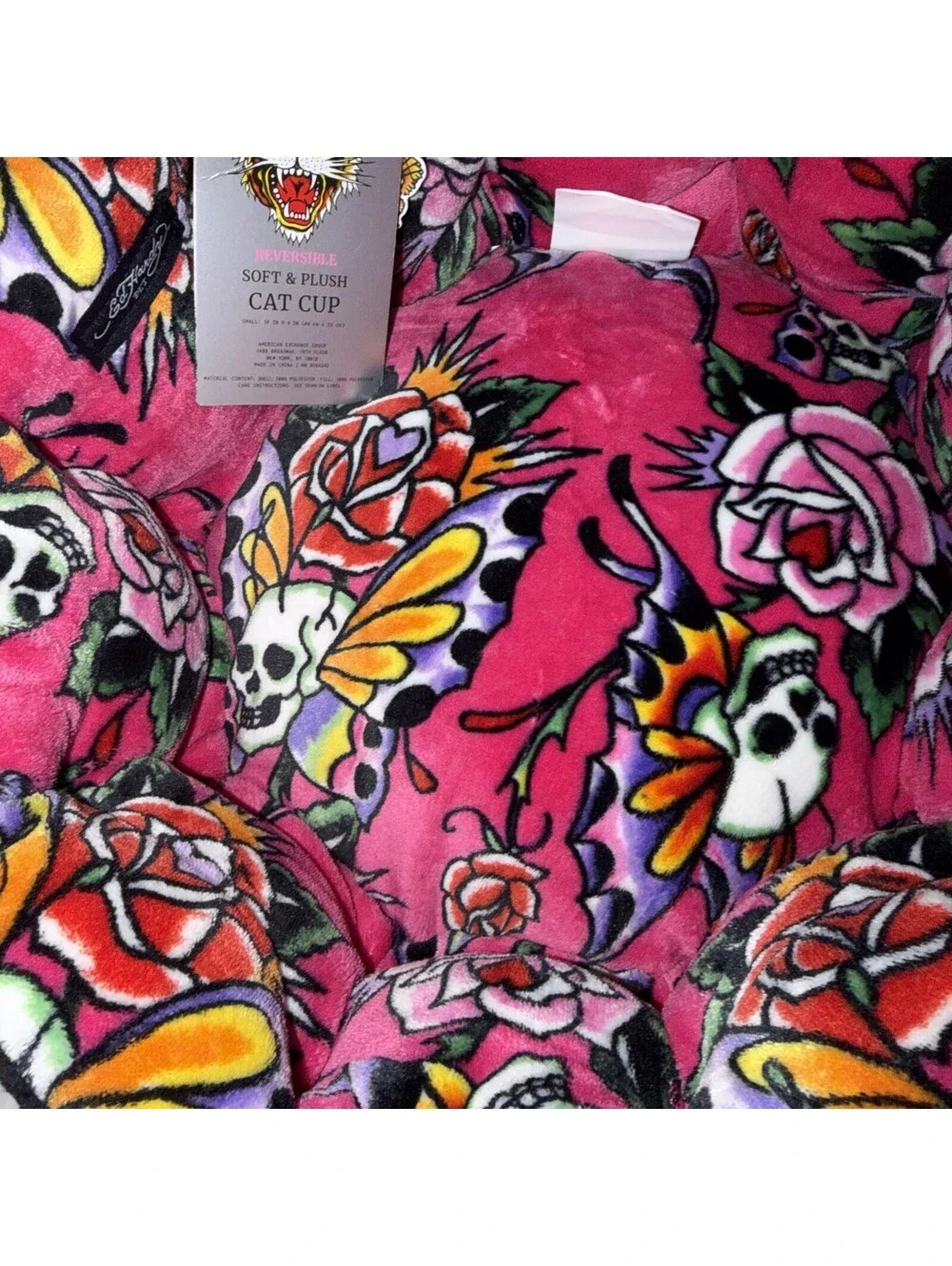 NWT Ed Hardy Pet Bed HOT Pink Skull Rose Plush Cuddler Cat cup REVERSIBLE 18x9